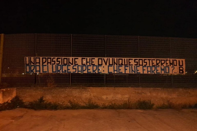 Striscione affisso dai sostenitori nerazzurri