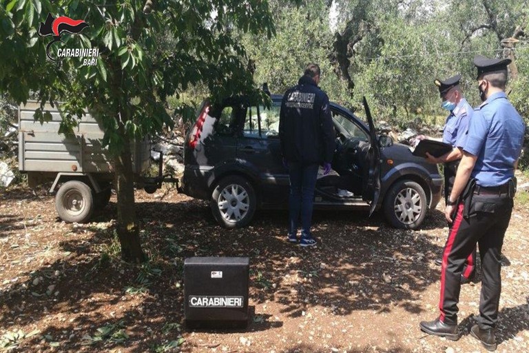 L'auto recuperata dai Carabinieri