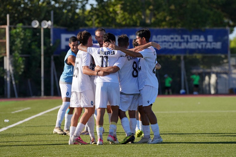 Esultanza Bisceglie Calcio. <span>Foto Emmanuele Mastrodonato</span>