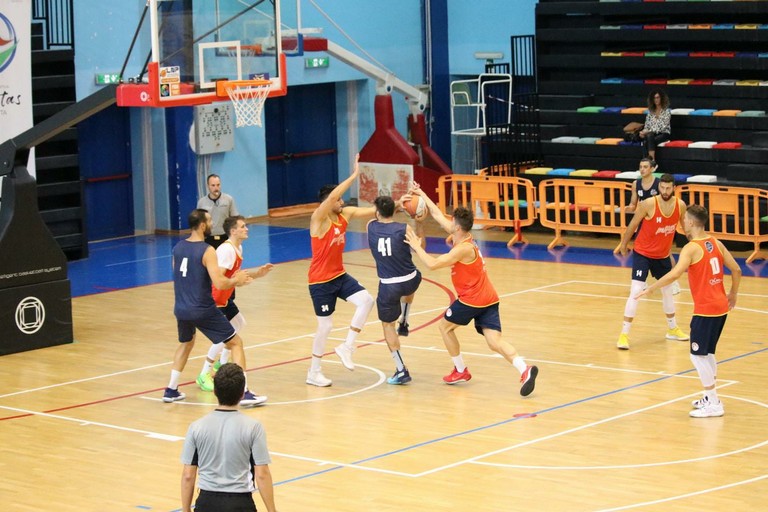 Un'azione del match tra Lions Bisceglie e Molfetta. <span>Foto Cristina Pellegrini</span>