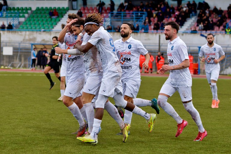 Esultanza Bisceglie Calcio. <span>Foto Emmanuele Mastrodonato</span>