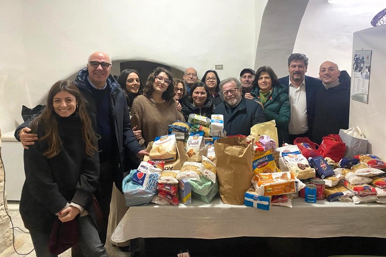 Associazione Borgo Antico dona alla Caritas i viveri raccolti durante il Borgo del Natale