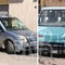 Due furgoncini completamente distrutti in via Porto. Ipotesi vendetta dopo una lite