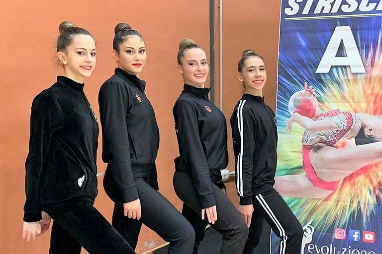 Team dell'Asd Ginnastica ritmica Iris