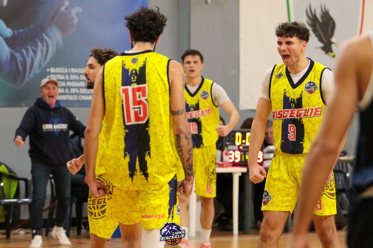 Lions Bisceglie esultanza. <span>Foto Cristina Pellegrini</span>