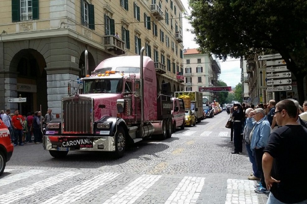 La carovana rosa del Giro d'Italia sosterà a Bisceglie sabato 13 maggio