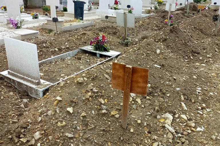 La situazione al cimitero di Bisceglie nelle immagini diffuse da Francesco Spina