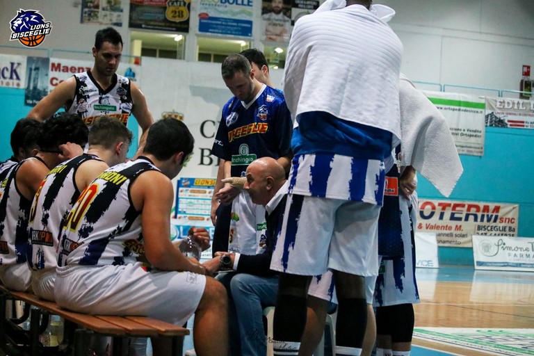 Lions Bisceglie, un timeout di coach Luciano Nunzi. <span>Foto Cristina Pellegrini</span>