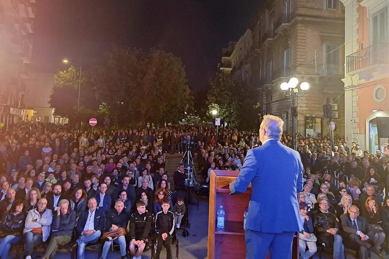 Bisceglie, comizio di Francesco Spina