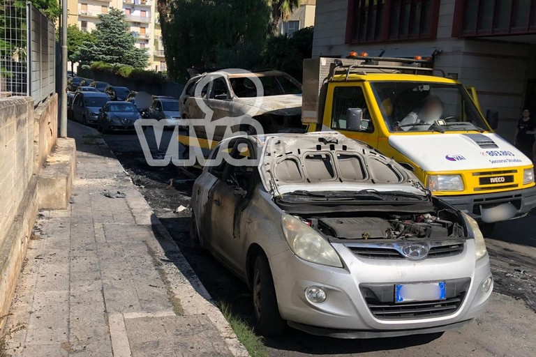 Tre auto in fiamme a Bisceglie