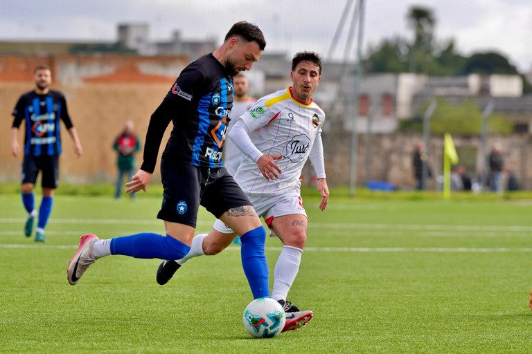 Azione di gioco Brilla Campi-Bisceglie. <span>Foto Emmanuele Mastrodonato</span>