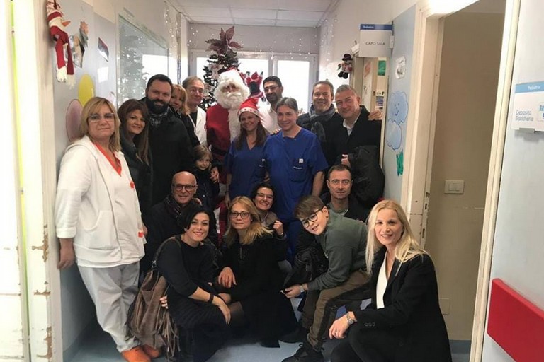 Difendiamo Bisceglie consegna doni al reparto di pediatria dell'ospedale