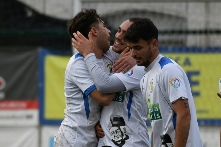 Don Uva calcio, esultanza. <span>Foto Sergio Porcelli</span>