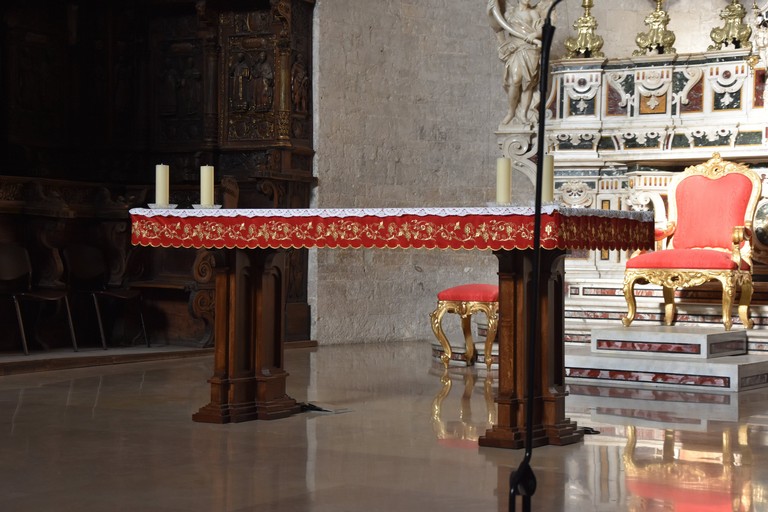 Altare maggiore basilica Concattedrale di Bisceglie. <span>Foto Antonio Lopopolo</span>