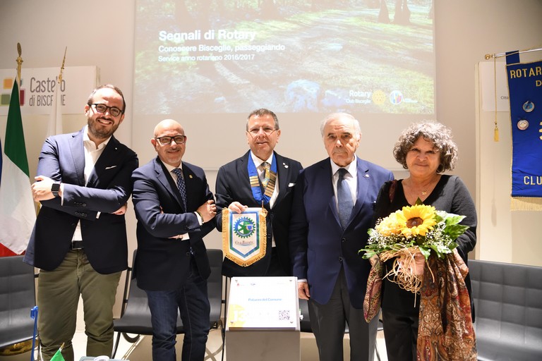 Presentazione delle 18 paline multimediali del Rotary Club Bisceglie. <span>Foto FRancesco Dente</span>