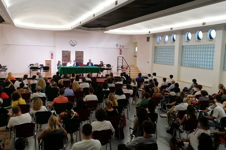 Confronto all'Epass sulla questione del doppio turno al liceo