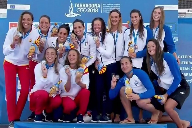 Elena Di Liddo col team di staffetta oro a Tarragona