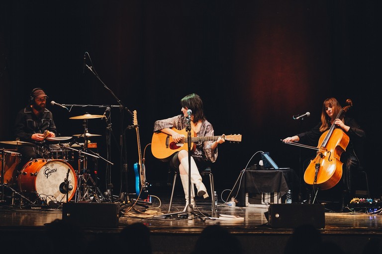 Erica Mou in concerto. <span>Foto Rossella Mele</span>