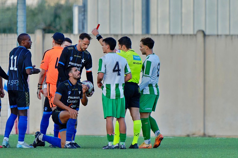 Espulsione Di Fulvio. <span>Foto Emmanuele Mastrodonato</span>