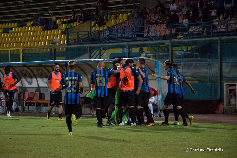 Esultanza dei calciatori del Bisceglie. <span>Foto Graziana Ciccolella</span>