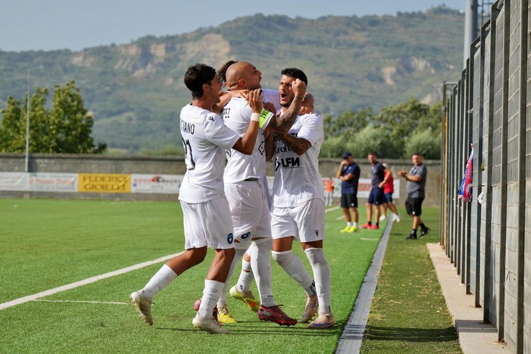 Esultanza Bisceglie Calcio. <span>Foto Emmanuele Mastrodonato</span>