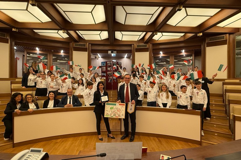 Francesco Boccia in Senato con i bambini della scuola primaria 