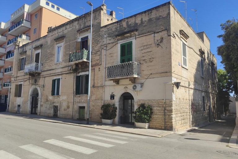 Palazzo zona Cimitero a Bisceglie