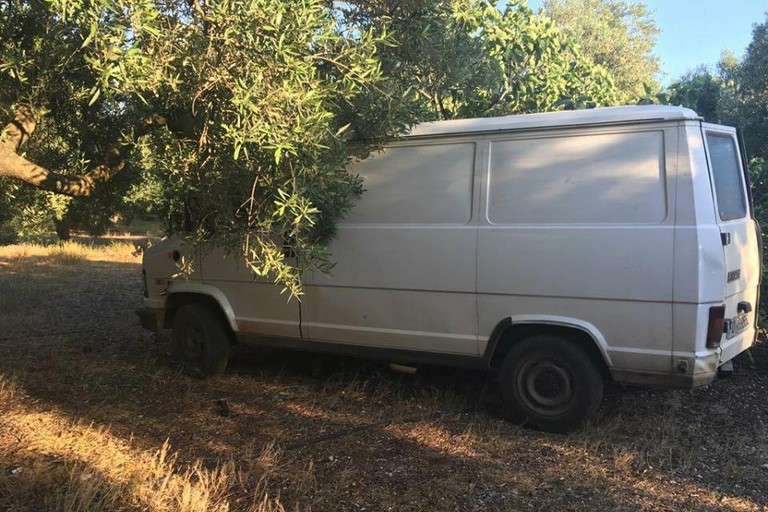 Il furgone ritrovato nell'agro di Giovinazzo e risultato rubato a Bisceglie