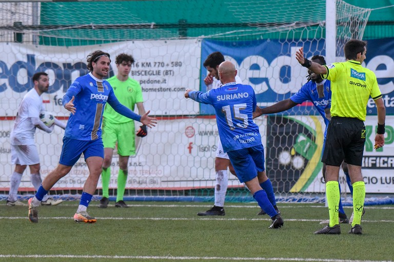 Unione Calcio Bisceglie, esultanza. <span>Foto Marcello Papagni</span>