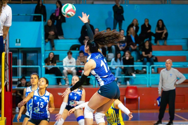 Sportilia Volley, attacco di Gentile. <span>Foto Annarita Boccaforno</span>
