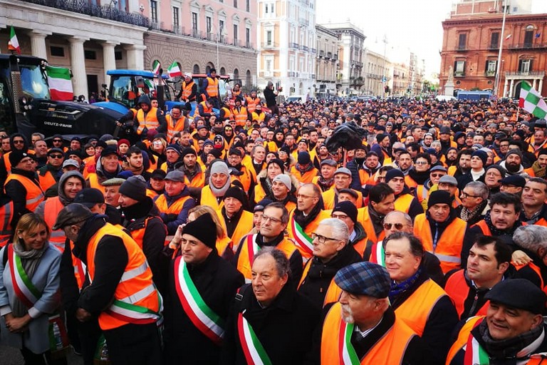 Il sindaco Angarano alla manifestazione dei gilet arancioni