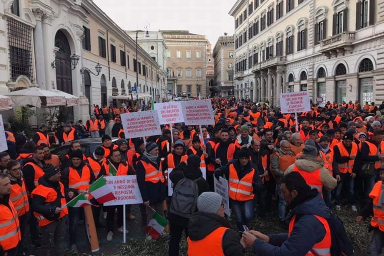 Manifestazione dei gilet arancioni a Roma