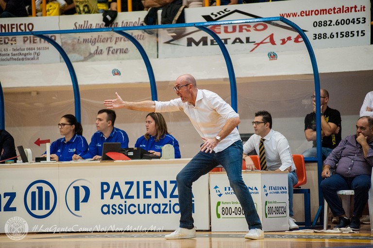 La grinta di coach Giorgio Salvemini. <span>Foto Paolo Marolla - Cestistica San Severo</span>