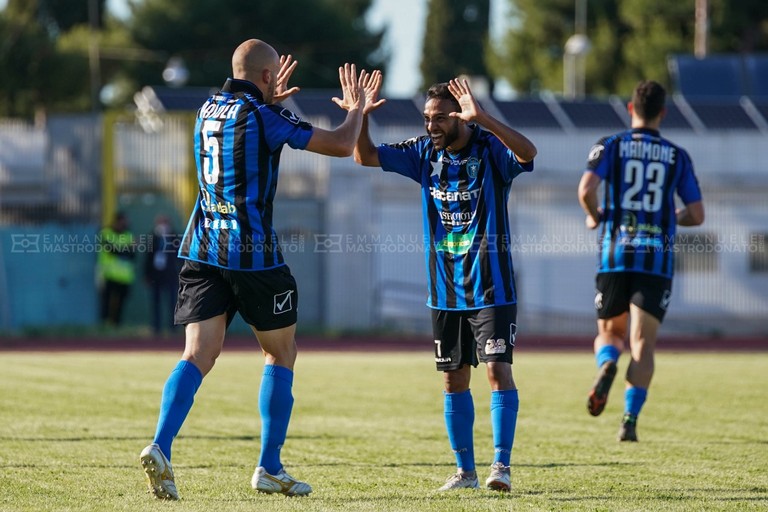 Bisceglie calcio: Giusto Priola e Mohamed Mansour. <span>Foto Emmanuele Mastrodonato</span>