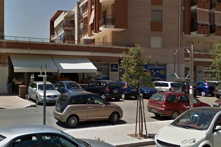 Rapina al centro scommesse di San Pietro