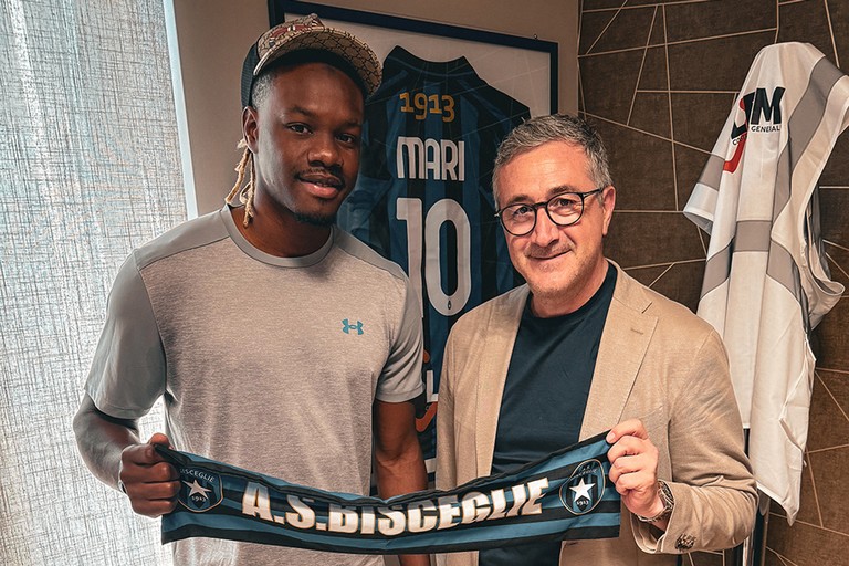 Hamidou Sene col presidente del Bisceglie Antonio Mari