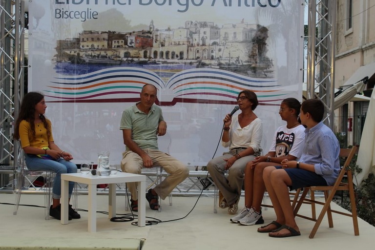 I ragazzi della Battisti-Ferraris con la professoressa Cecilia Verde e Matteo Precchiazzi