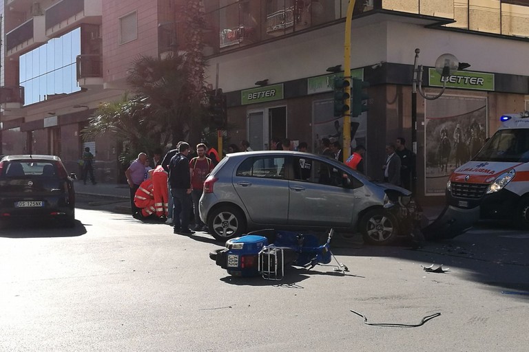 Scontro auto-moto all'incrocio tra via Piave e via Veneto. <span>Foto BisceglieViva </span>