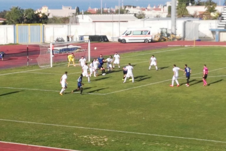 Azione di gioco fra Bisceglie e Siracusa. <span>Foto Bartolomeo Pasquale</span>