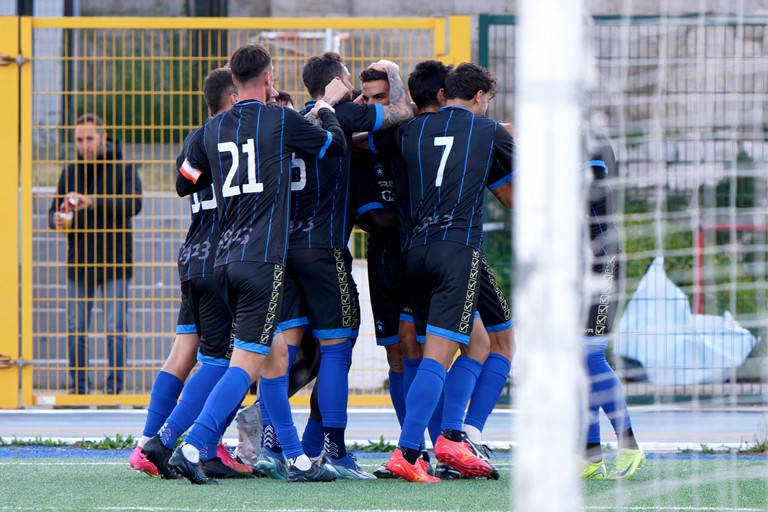 Bisceglie calcio, esultanza. <span>Foto Emmanuele Mastrodonato</span>