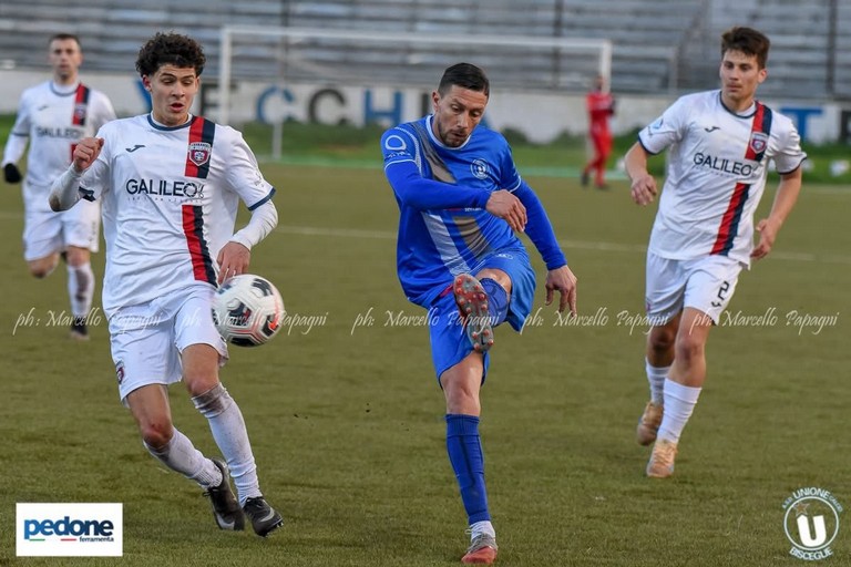 Azione di gioco Unione Calcio Bisceglie-Atletico Acquaviva. <span>Foto Marcello Papagni</span>