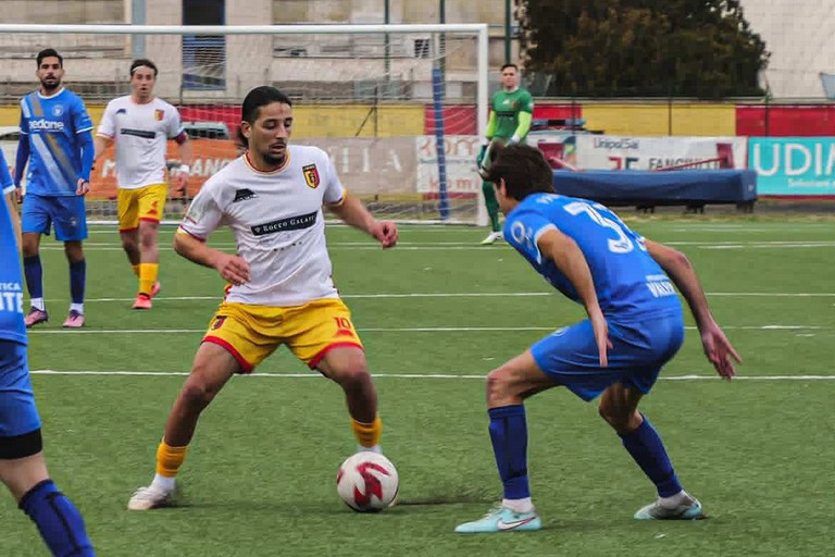 Azione di gioco Toma Maglie-Unione Calcio. <span>Foto Marcello Papagni</span>