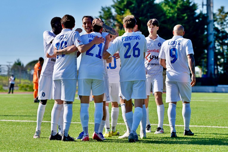 Esultanza Bisceglie Calcio. <span>Foto Emmanuele Mastrodonato</span>