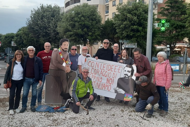 Arci Bisceglie ripulisce la rotonda della legalità