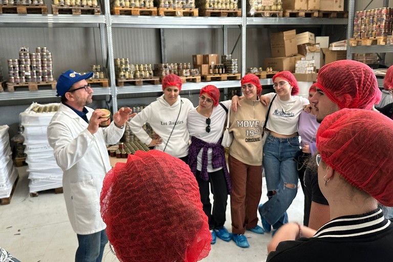 Studenti tedeschi e biscegliesi in visita allo stabilimento dell’azienda Mastrototaro Food