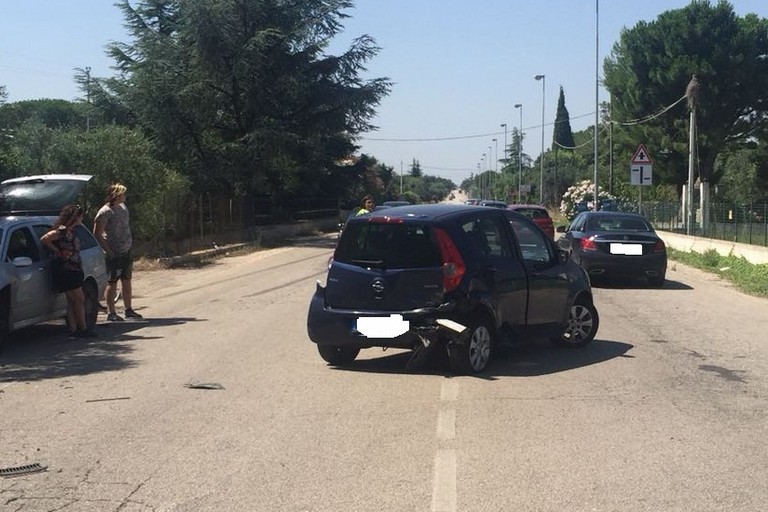 Scontro fra due veicoli sulla provinciale Bisceglie-Corato