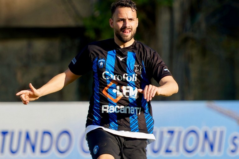 Cristian Ioio, Bisceglie Calcio. <span>Foto Emmanuele Mastrodonato</span>