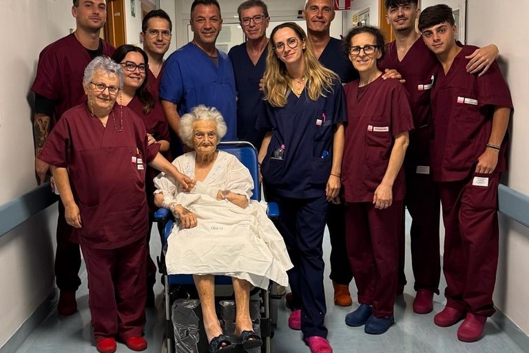 Isabella, 106 anni: operata al femore e subito in ripresa
