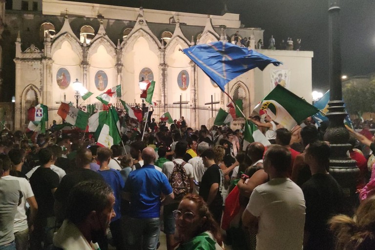 L'Italia trionfa agli Europei, tripudio per le strade di Bisceglie. <span>Foto Antonio Lopopolo</span>