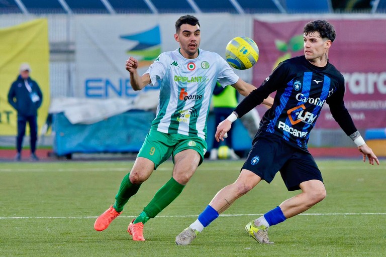 Azione di gioco Bisceglie Calcio-Angelo Cristofaro Oppido. <span>Foto Emmanuele Mastrodonato</span>